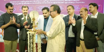 ധനലക്ഷ്മി ഗ്രൂപ്പിന്റെ അഞ്ചാം വാർഷികാഘോഷത്തിന്റെയും നിക്ഷേപക സംഗമത്തിന്റെയും ഉദ്ഘാടനം പ്രശസ്ത മെഡിക്കൽ ആസ്ട്രോളജർ മോഹൻ കെ വേദകുമാർ നിർവഹിക്കുന്നു. ധനലക്ഷ്മി ഗ്രൂപ്പ്‌ ചെയർമാൻ ഡോ. വിപിൻദാസ് കടങ്ങോട്ട്, ഡയറക്ടർമാരായ ശ്യാം ദേവ്, സൂരജ് കെ. ബി, ബൈജു. എസ് ചുള്ളിയിൽ, സുനിൽ കുമാർ കെ, ലയൺസ് കേരള സെക്രട്ടറി ജെയിംസ് വളപ്പില, ഡിസ്ട്രിക്ട് ഗവർണർ ജയകൃഷ്ണൻ കെ എന്നിവർ സമീപം.