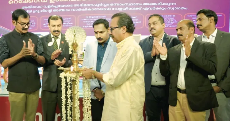 ധനലക്ഷ്മി ഗ്രൂപ്പിന്റെ അഞ്ചാം വാർഷികാഘോഷത്തിന്റെയും നിക്ഷേപക സംഗമത്തിന്റെയും ഉദ്ഘാടനം പ്രശസ്ത മെഡിക്കൽ ആസ്ട്രോളജർ മോഹൻ കെ വേദകുമാർ നിർവഹിക്കുന്നു. ധനലക്ഷ്മി ഗ്രൂപ്പ്‌ ചെയർമാൻ ഡോ. വിപിൻദാസ് കടങ്ങോട്ട്, ഡയറക്ടർമാരായ ശ്യാം ദേവ്, സൂരജ് കെ. ബി, ബൈജു. എസ് ചുള്ളിയിൽ, സുനിൽ കുമാർ കെ, ലയൺസ് കേരള സെക്രട്ടറി ജെയിംസ് വളപ്പില, ഡിസ്ട്രിക്ട് ഗവർണർ ജയകൃഷ്ണൻ കെ എന്നിവർ സമീപം.