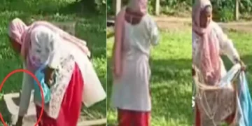 സ്കൂള്‍ പ്രിന്‍സിപ്പലായ ഫാത്തിമ സ്വാതന്ത്ര്യപ്പതാക പാദങ്ങളും കാല്‍മുട്ടും ഉപയോഗിച്ച് മടക്കുന്നു