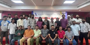 കേരള സ്പോർട്സ് ജേണലിസ്റ്റ്സ് അസോസിയേഷൻ (കെഎസ്ജെഎ) കൊച്ചി റീജണൽ സ്പോർട്സ് സെൻ്ററിൽ സംഘടിപ്പിച്ച കായിക മാധ്യമ പ്രവർത്തകരുടെ ശില്പശാലയിൽ പങ്കെടുത്തവർ ശില്പശാല നയിച്ച മാർക്കസ് മെർ ഗുലാവോയ്ക്കൊപ്പം ഫോട്ടോയ്ക്ക് പോസ് ചെയ്തപ്പോൾ.