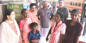 കണ്ണൂര്‍ റെയില്‍വേ സ്റ്റേഷനിലെത്തിയ ഭുവനേശ്വരിയെ കുടുംബാംഗങ്ങളും സഭായോഗം ഭാരവാഹികളും ചേര്‍ന്ന് സ്വീകരിക്കുന്നു