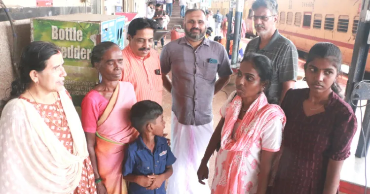 കണ്ണൂര്‍ റെയില്‍വേ സ്റ്റേഷനിലെത്തിയ ഭുവനേശ്വരിയെ കുടുംബാംഗങ്ങളും സഭായോഗം ഭാരവാഹികളും ചേര്‍ന്ന് സ്വീകരിക്കുന്നു