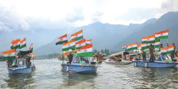 സ്വാതന്ത്ര്യദിനാഘോഷത്തിന് മുന്നോടിയായി ജമ്മു കശ്മീരിലെ ദാല്‍ തടാകത്തില്‍ സംഘടിപ്പിച്ച തിരംഗയാത്ര