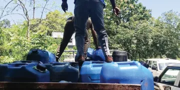 ഉച്ചക്കടയില്‍ അനധികൃതമായി കടത്തിക്കൊണ്ടുവന്ന 2415 ലിറ്റര്‍ മണ്ണെണ്ണ നെയ്യാറ്റിന്‍കര എക്‌സൈസ് സംഘം പിടികൂടിയപ്പോള്‍