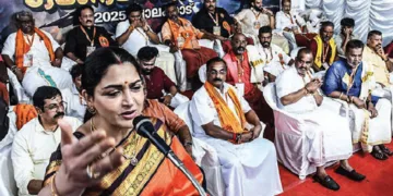 ഗണേശോത്സവ സമിതിയുടെ നേതൃത്വത്തില്‍ നടന്ന ഗണേശ വിഗ്രഹനിമജ്ജന മഹാശോഭായാത്ര ബിജെപി തമിഴ്‌നാട് സംസ്ഥാന വൈസ് പ്രസിഡന്റ് ഖുശ്ബു ഉദ്ഘാടനം ചെയ്യുന്നു