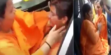 മാലേഗാവ് സ്ഫോടനത്തില്‍ പ്രതിയാക്കപ്പെട്ട സാധ്വി പ്രജ്ഞയെ അന്ന് ആശ്വസിപ്പിക്കുന്ന സന്യാസിനിയായ ബിജെപി നേതാവ് ഉമാ ഭാരതി. കണ്ണീര്‍തുടച്ചും കെട്ടിപ്പിടിച്ചും ചെറുപ്പക്കാരിയായ സാധ്വിയെ അന്ന് ആശ്വസിപ്പിക്കുകയായിരുന്നു. ഉമാഭാരതി.