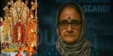 ധര്‍മ്മസ്ഥല മഞ്ജുനാഥക്ഷേത്രപ്രതിഷ്ഠ (ഇടത്ത്) സുജാതാ ഭട്ട് (വലത്ത്)