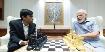 പ്രധാനമന്ത്രി മോദി പ്രജ്ഞാനന്ദയ്ക്കൊപ്പം പ്രധാമന്ത്രിയുടെ വസതിയില്‍ ചെസ് കളിക്കുന്നു(ഫയല്‍ ചിത്രം)