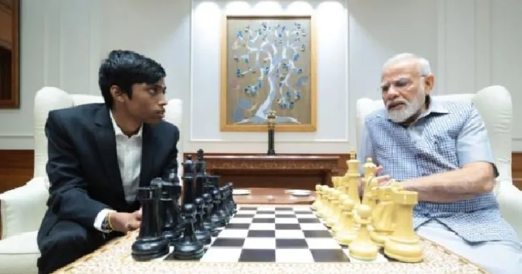 പ്രധാനമന്ത്രി മോദി പ്രജ്ഞാനന്ദയ്ക്കൊപ്പം പ്രധാമന്ത്രിയുടെ വസതിയില്‍ ചെസ് കളിക്കുന്നു(ഫയല്‍ ചിത്രം)