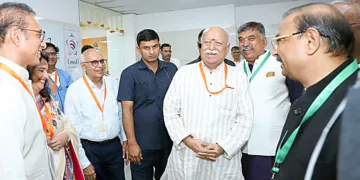 ഇന്‍ഡോറില്‍ മാധവ് സൃഷ്ടി സേവാ സമിതിയുടെ നേതൃത്വത്തില്‍ കാന്‍സര്‍ ചികിത്സയ്ക്കായി ആരംഭിച്ച ആരോഗ്യ കേന്ദ്രത്തിന്റെ ഉദ്ഘാടനത്തിന് ആര്‍എസ്എസ് സര്‍സംഘചാലക് ഡോ. മോഹന്‍ ഭാഗവത് എത്തിയപ്പോള്‍