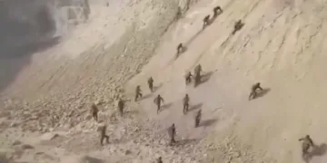 ബലൂചിസ്ഥാന്‍ ആര്‍മിയുടെ ആക്രമണം ഭയന്ന് പേടിച്ചോടുന്ന പാകിസ്ഥാന്‍ പട്ടാളക്കാര്‍