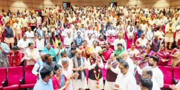 ഓപ്പറേഷന്‍ സിന്ദൂര്‍, ഓപ്പറേഷന്‍ മഹാദേവ് വിജയത്തെ അഭിനന്ദിച്ച് എന്‍ഡിഎ പാര്‍ലമെന്ററി പാര്‍ട്ടി യോഗത്തില്‍ പ്രധാനമന്ത്രി നരേന്ദ്ര മോദിയെ എംപിമാര്‍ ഹാരമണിയിച്ചപ്പോള്‍