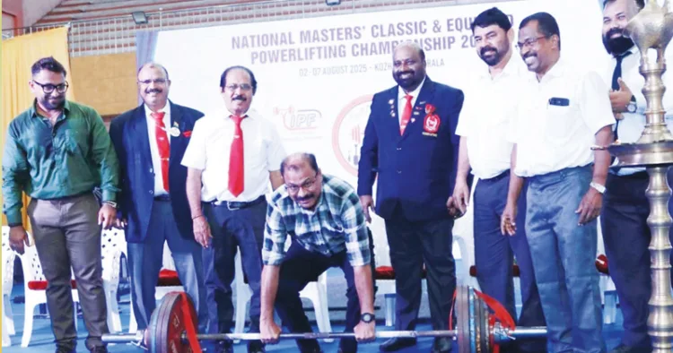 കോഴിക്കോട് ഇന്‍ഡോര്‍ സ്റ്റേഡിയത്തില്‍ നടക്കുന്ന ദേശീയ പവര്‍ ലിഫ്റ്റിംഗ് ചാമ്പ്യന്‍ഷിപ്പ് സംസ്ഥാന സ്‌പോര്‍ട്‌സ് കൗണ്‍സില്‍ പ്രസിഡന്റ് യു.ഷറഫലി ഉദ്ഘാടനം ചെയ്യുന്നു