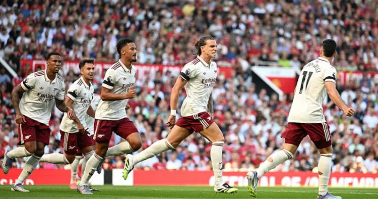 മാഞ്ചസ്റ്റര്‍ യുണൈറ്റഡിനെ തോല്‍പ്പിച്ച ആഴ്‌സണല്‍ ടീമിന്റെ ആഹ്ലാദം