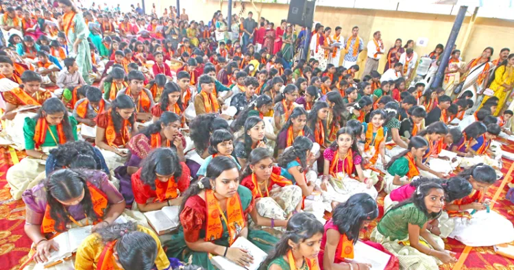 പാലാരിവട്ടം കണയന്നൂര്‍ എസ്എന്‍ഡിപി യൂണിയന്‍ ഹാളില്‍ നടന്ന ആയിരം വിദ്യാര്‍ത്ഥികളുടെ അദ്ധ്യാത്മരാമായണ പാരായണം