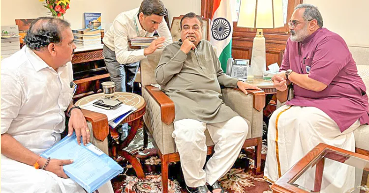 കേരളത്തിലെ ദേശീയപാത വികസനം അടക്കം ഗതാഗത മേഖലയുമായി ബന്ധപ്പെട്ട വിഷയങ്ങള്‍ ചര്‍ച്ചചെയ്യുന്നതിനായി ബിജെപി സംസ്ഥാന അദ്ധ്യക്ഷന്‍ രാജീവ് ചന്ദ്രശേഖര്‍, ബിജെപി ദേശീയ നിര്‍വാഹക സമിതി അംഗം പി.കെ. കൃഷ്ണദാസ്
എന്നിവര്‍ കേന്ദ്ര റോഡ് ഗതാഗത വകുപ്പ് മന്ത്രി നിതിന്‍ ഗഡ്കരിയെ സന്ദര്‍ശിച്ചപ്പോള്‍