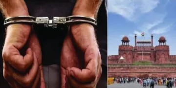 റെഡ് ഫോര്‍ട്ട് എന്നറിയപ്പെടുന്ന ചെങ്കോട്ട. ഇവിടെയാണ് പ്രധാനമന്ത്രി സ്വാതന്ത്ര്യദിനത്തില്‍ പ്രസംഗിക്കുക (വലത്ത്)