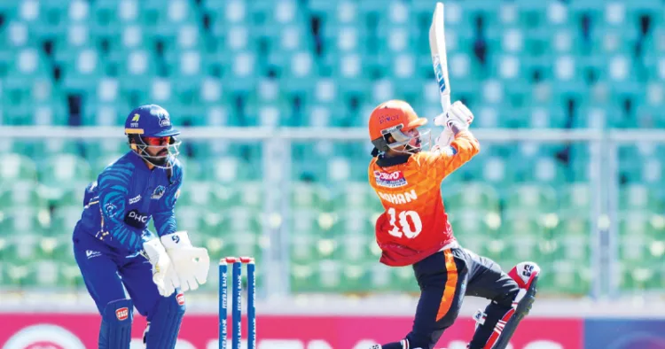 കാലിക്കറ്റ് ഗ്ലോബ്ബ് സ്റ്റാഴ്‌സ് ക്യാപ്റ്റന്‍ രോഹന്‍ കുന്നുമ്മലിന്റെ ബാറ്റിങ്‌