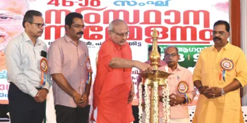 എന്‍ജിഒ സംഘ്് സംസ്ഥാന സമ്മേളനത്തിന്റെ ഭാഗമായ പ്രതിനിധി സമ്മേളനം മഹാരാഷ്ട്ര ഗവര്‍ണര്‍ സി.പി.രാധാകൃഷ്ണന്‍ ഉദ്ഘാടനം ചെയ്യുന്നു. സ്വാഗതസംഘം ചെയര്‍മാനും മുന്‍ പത്തനംതിട്ട ജില്ലാ കളക്ടറുമായ ടി.ടി. ആന്റണി, എന്‍ജിഒ സംഘ് സംസ്ഥാന ജനറല്‍ സെക്രട്ടറി എസ്. രാജേഷ്, സംസ്ഥാന പ്രസിഡന്റ് ടി. ദേവാനന്ദന്‍, ബിഎംഎസ് സംസ്ഥാന പ്രസിഡന്റ് ശിവജി സുദര്‍ശന്‍ സമീപം