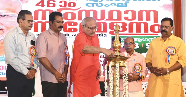 എന്‍ജിഒ സംഘ്് സംസ്ഥാന സമ്മേളനത്തിന്റെ ഭാഗമായ പ്രതിനിധി സമ്മേളനം മഹാരാഷ്ട്ര ഗവര്‍ണര്‍ സി.പി.രാധാകൃഷ്ണന്‍ ഉദ്ഘാടനം ചെയ്യുന്നു. സ്വാഗതസംഘം ചെയര്‍മാനും മുന്‍ പത്തനംതിട്ട ജില്ലാ കളക്ടറുമായ ടി.ടി. ആന്റണി, എന്‍ജിഒ സംഘ് സംസ്ഥാന ജനറല്‍ സെക്രട്ടറി എസ്. രാജേഷ്, സംസ്ഥാന പ്രസിഡന്റ് ടി. ദേവാനന്ദന്‍, ബിഎംഎസ് സംസ്ഥാന പ്രസിഡന്റ് ശിവജി സുദര്‍ശന്‍ സമീപം