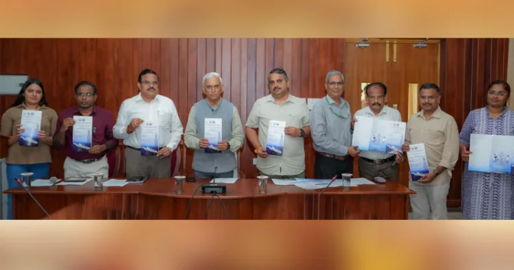 സ്വദേശി ശാസ്ത്ര കോണ്‍ഗ്രസ് ബ്രോഷര്‍ വൈസ് ചാന്‍സലര്‍ പ്രൊഫ. സിദ്ദു പി അല്‍ഗുര്‍ പ്രകാശനം ചെയ്യുന്നു