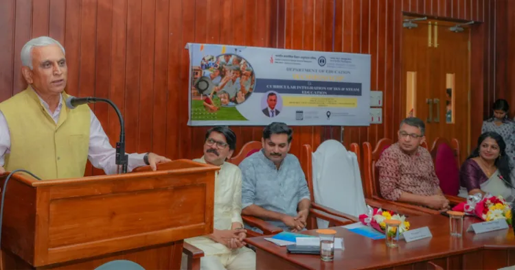 കേരള കേന്ദ്ര സര്‍വകലാശാലയില്‍ പരിശീലന പരിപാടി വൈസ് ചാന്‍സലര്‍ പ്രൊഫ. സിദ്ദു പി. അല്‍ഗുര്‍ ഉദ്ഘാടനം ചെയ്യുന്നു