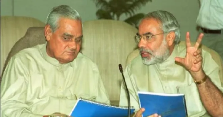 രാഷ്ട്രീയത്തിലെ ഗുരുവും ശിഷ്യനുമായി അറിയപ്പെടുന്ന വാജ് പേയിയും നരേന്ദ്രമോദിയും (ഫയല്‍ ഫോട്ടോ)