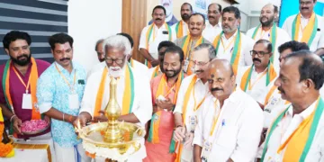 ബിജെപി ആലപ്പുഴ മേഖലാ സംഘടനാ ശില്പശാല ദേശീയ നിര്‍വാഹകസമിതിയംഗം കുമ്മനം രാജശേഖരന്‍ ഉദ്ഘാടനം ചെയ്യുന്നു, കെ. സോമന്‍, അഡ്വ. എസ്. സുരേഷ്, എം.ടി. രമേശ്, എം.വി. ഗോപകുമാര്‍, കുളനട അശോകന്‍, അഡ്വ. ജയസൂര്യന്‍, അഡ്വ. പി. സുധീര്‍, അഡ്വ. പി.കെ. ബിനോയ്, പൂന്തുറ ശ്രീകുമാര്‍ തുടങ്ങിയവര്‍ സമീപം