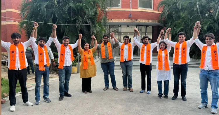 ദല്‍ഹി സര്‍വകലാശാല യൂണിയന്‍ തെരഞ്ഞെടുപ്പില്‍ മത്സരിക്കുന്ന എബിവിപി സ്ഥാനാര്‍ത്ഥികള്‍