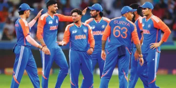 ഭാരത സ്പിന്‍ ബൗളര്‍ കുല്‍ദീപ് യാദവ് സഹതാരങ്ങള്‍ക്കൊപ്പം വിക്കറ്റ് നേട്ടം ആഘോഷിക്കുന്നു