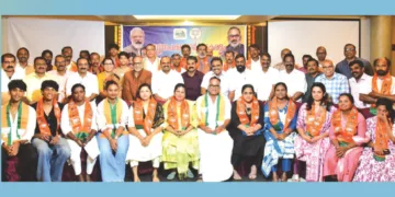 ന്യൂനപക്ഷമോര്‍ച്ച സംസ്ഥാന കമ്മിറ്റിയുടെ നേതൃത്വത്തില്‍ എറണാകുളത്ത് നടന്ന കപ്പിള്‍ കാമ്പയിനില്‍ പുതിയതായി അംഗത്വമെടുത്തവര്‍ നേതാക്കള്‍ക്കൊപ്പം