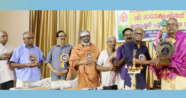 ബാലഗോകുലം ബാലസംസ്‌കാര കേന്ദ്രം ഏര്‍പ്പെടുത്തിയ ജന്മാഷ്ടമി പുരസ്‌കാരം സി. രാധാകൃഷ്ണന് തൃശൂര്‍ ടൗണ്‍ഹാളില്‍ നടന്ന ചടങ്ങില്‍ ശ്രീകുമാരന്‍ തമ്പി സമ്മാനിക്കുന്നു. എം.പി. സുബ്രഹ്മണ്യ ശര്‍മ, പി. കെ. വിജയരാഘവന്‍, ഡോ. പി. വി. കൃഷ്ണന്‍ നായര്‍, സ്വാമി ചിദാനന്ദപുരി, ഡോ. എം. ലക്ഷ്മികുമാരി, എന്‍. ഹരീന്ദ്രന്‍ മാസ്റ്റര്‍ സമീപം