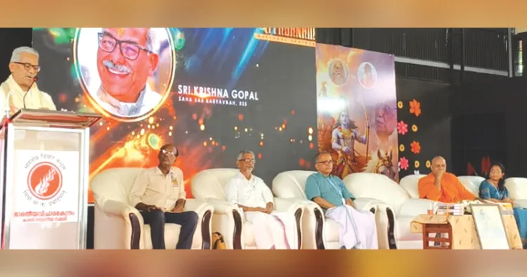 ഗീതായനം ദേശീയ സെമിനാര്‍ ആര്‍എസ്എസ് സഹസര്‍കാര്യവാഹ് ഡോ. കൃഷ്ണഗോപാല്‍. കാലടി ശ്രീശാരദാ സൈനിക് സ്‌കൂളില്‍ ഉദ്ഘാടനം ചെയ്യുന്നു