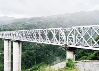 സൈരാങ് റെയില്‍വേസ്റ്റേഷന് സമീപം നിര്‍മിച്ച 114 മീറ്റര്‍ ഉയരമുള്ള കുരംഗ് പാലം