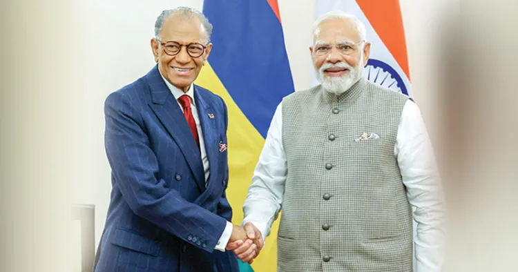 മൗറീഷ്യസ് പ്രധാനമന്ത്രി ഡോ. നവീന്‍ചന്ദ്ര രാംഗൂലവും പ്രധാനമന്ത്രി നരേന്ദ്ര മോദിയും ന്യൂദല്‍ഹിയില്‍ കൂടിക്കാഴ്ചയ്ക്കിടെ