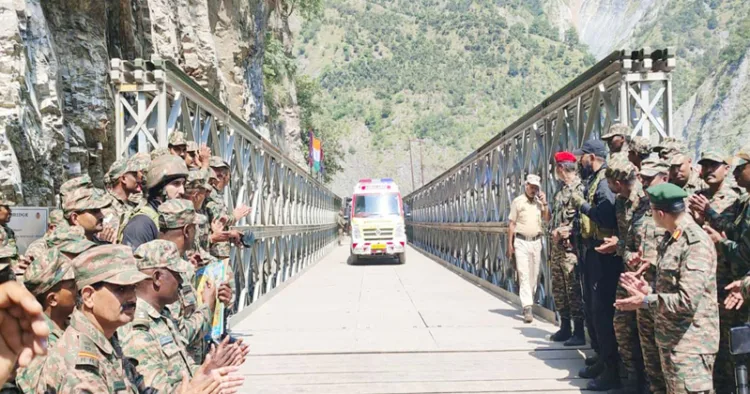 റമ്പാനില്‍ സൈന്യം നിര്‍മിച്ച 150 അടി നീളമുള്ള മൈത്രാപാലം