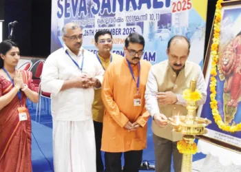 എറണാകുളം ഭാസ്‌കരീയം കണ്‍വെന്‍ഷന്‍ സെന്ററില്‍ ആരംഭിച്ച ദേശീയ സേവാഭാരതി കേരള ഘടകം വാര്‍ഷിക പൊതുയോഗത്തോടനുബന്ധിച്ചു നടന്ന സേവാ സങ്കല്‍പ് ഹൈക്കോടതി ജഡ്ജി ജസ്റ്റിസ് എന്‍. നഗരേഷ് ഉദ്ഘാടനം ചെയ്യുന്നു. രാഷ്ട്രീയ സേവാഭാരതി ഡെപ്യൂട്ടി ജന. സെകട്ടറി വിജയ് പുരാണിക്, സംസ്ഥാന ട്രഷറര്‍ പി.ആര്‍. രാജിമോള്‍, പ്രസിഡന്റ് ഡോ. രഞ്ജിത്ത് വിജയ്ഹരി, ജനറല്‍ സെക്രട്ടറി ഡോ. ശ്രീറാം ശങ്കര്‍, രാഷ്ട്രീയ സേവാഭാരതി ട്രസ്റ്റി അഡ്വ. റിബ മനോഹര്‍ സമീപം.