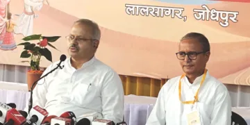 വാര്‍ത്താ സമ്മേളനത്തില്‍ ആര്‍എസ്എസ് അഖില ഭാരതീയ പ്രചാര്‍ പ്രമുഖ് സുനില്‍ ആംബേക്കര്‍ സംസാരിക്കുന്നു. ജോധ്പൂര്‍ പ്രാന്ത സംഘചാലക് ഹര്‍ദയാല്‍ വര്‍മ്മ സമീപം