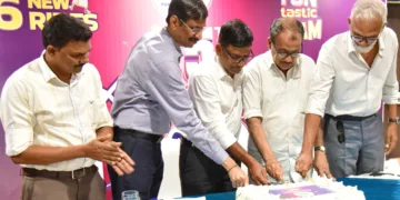 സില്‍വര്‍ സ്റ്റോം വാട്ടര്‍ തീം പാര്‍ക്കിന്റെ സില്‍വര്‍ ജൂബിലി ആഘോഷം കൊച്ചിയില്‍ എംഡി എ.ഐ. ഷാലിമാര്‍ കേക്ക് മുറിച്ച് ഉദ്ഘാടനം ചെയ്യുന്നു. മാര്‍ക്കറ്റിങ് മാനേജര്‍ ഇ. കെ ഷാജിത്, സ്വതന്ത്ര ഡയറക്ടര്‍ സി. അരവിന്ദാക്ഷന്‍, ചെയര്‍മാന്‍ അബ്ദുള്‍ ജലീല്‍, പാര്‍ട്ണര്‍ സിറാജ് വലിയവീട്ടില്‍ തുടങ്ങിയവര്‍ സമീപം