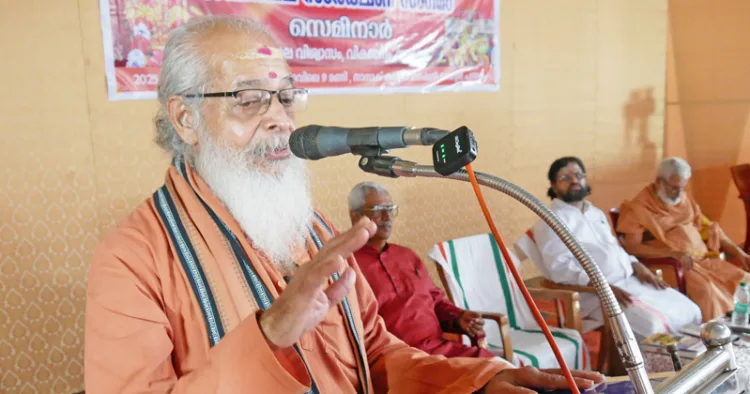 വിശ്വാസ സെമിനാറില്‍ സ്വാമി അയ്യപ്പദാസ് വിഷയാവതരണം നടത്തുന്നു