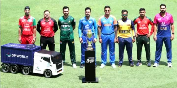 ക്യാപ്റ്റന്മാര്‍ ഏഷ്യാകപ്പ് ട്രോഫിക്കൊപ്പം