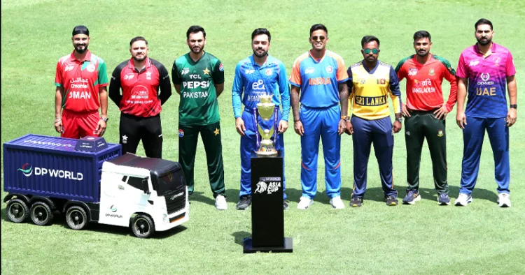 ക്യാപ്റ്റന്മാര്‍ ഏഷ്യാകപ്പ് ട്രോഫിക്കൊപ്പം