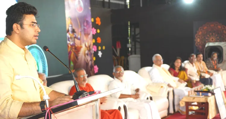 കാലടി ശ്രീശാരദാ സൈനിക് സ്‌കൂളില്‍ നടന്ന ഗീതായനം ദേശീയ സെമിനാറിന്റെ സമാപനസഭയില്‍ തേജസ്വി സൂര്യ എംപി മുഖ്യപ്രഭാഷണം നടത്തുന്നു. രാമന്‍ കീഴന, അനഘാനന്ദ സ്വാമികള്‍, ആര്‍. സഞ്ജയന്‍, കെ. ആനന്ദ്, ഡോ. ദീപാ ചന്ദ്രന്‍, കെ.സി. സുധീര്‍ ബാബു, ഡോ. ഹരികൃഷ്ണ ശര്‍മ്മ, രാജീവ് കെ.വി. എന്നിവര്‍ സമീപം