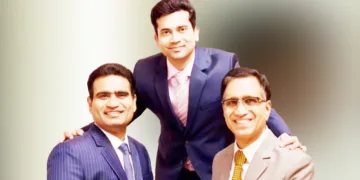 മക്കളായ രാജേഷ് കല്യാണരാമന്‍, രമേഷ് കല്യാണരാമന്‍ എന്നിവര്‍ക്കൊപ്പം ടി.എസ്. കല്യാണരാമന്‍