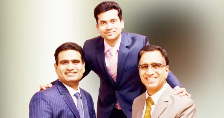 മക്കളായ രാജേഷ് കല്യാണരാമന്‍, രമേഷ് കല്യാണരാമന്‍ എന്നിവര്‍ക്കൊപ്പം ടി.എസ്. കല്യാണരാമന്‍