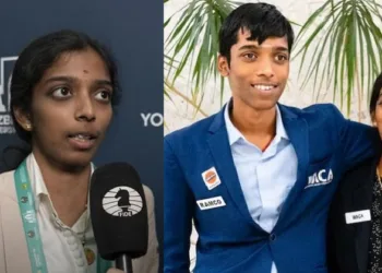 വൈശാലി (ഇടത്ത്) വൈശാലി സഹോദരനായ പ്രജ്ഞാനന്ദയ്ക്കൊപ്പം (വലത്ത്)