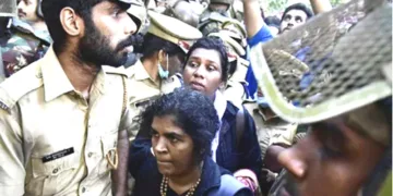 ശബരിമലയില്‍ ആചാരലംഘനത്തിനായി പിണറായി സര്‍ക്കാര്‍ യുവതികളെ പ്രവേശിപ്പിച്ചപ്പോള്‍ (ഫയല്‍ ചിത്രം)