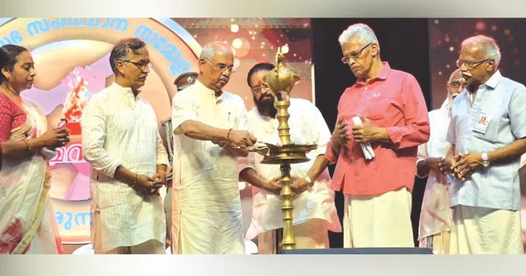 യോഗക്ഷേമസഭ സംസ്ഥാന സമ്മേളനം ഗവര്‍ണര്‍ രാജേന്ദ്ര വിശ്വനാഥ് ആര്‍ലേക്കര്‍ ഉദ്ഘാടനം ചെയ്യുന്നു