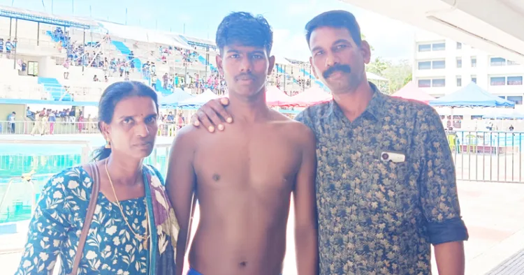 അതുല് രാജും അച്ഛന് രാജീവും അമ്മ ശ്രീജയും