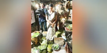കൊട്ടാരക്കര ഗണപതി ക്ഷേത്രത്തിലെ അഷ്ടദ്രവ്യ മഹാഗണപതി ഹോമ പ്രസാദം കൃത്രിമമായി ഉണ്ടാക്കുന്ന കേന്ദ്രം ദേവസ്വം അസി. കമ്മീഷണര്‍ ആയില്യ എം.ആര്‍. പിള്ളയുടെ നേതൃത്വത്തില്‍ പരിശോധിക്കുന്നു